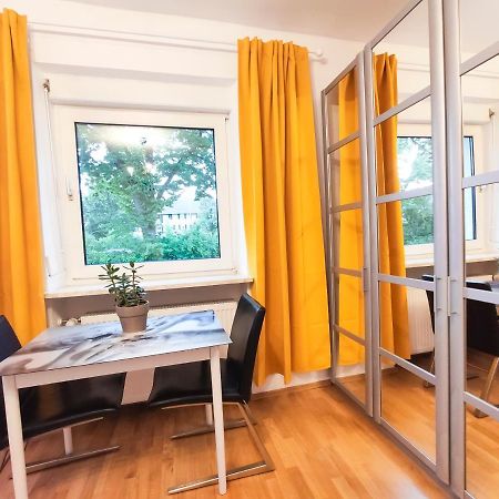 Modernes Zimmer Am Park Mit Garten, Huehner & Enten München Eksteriør bilde