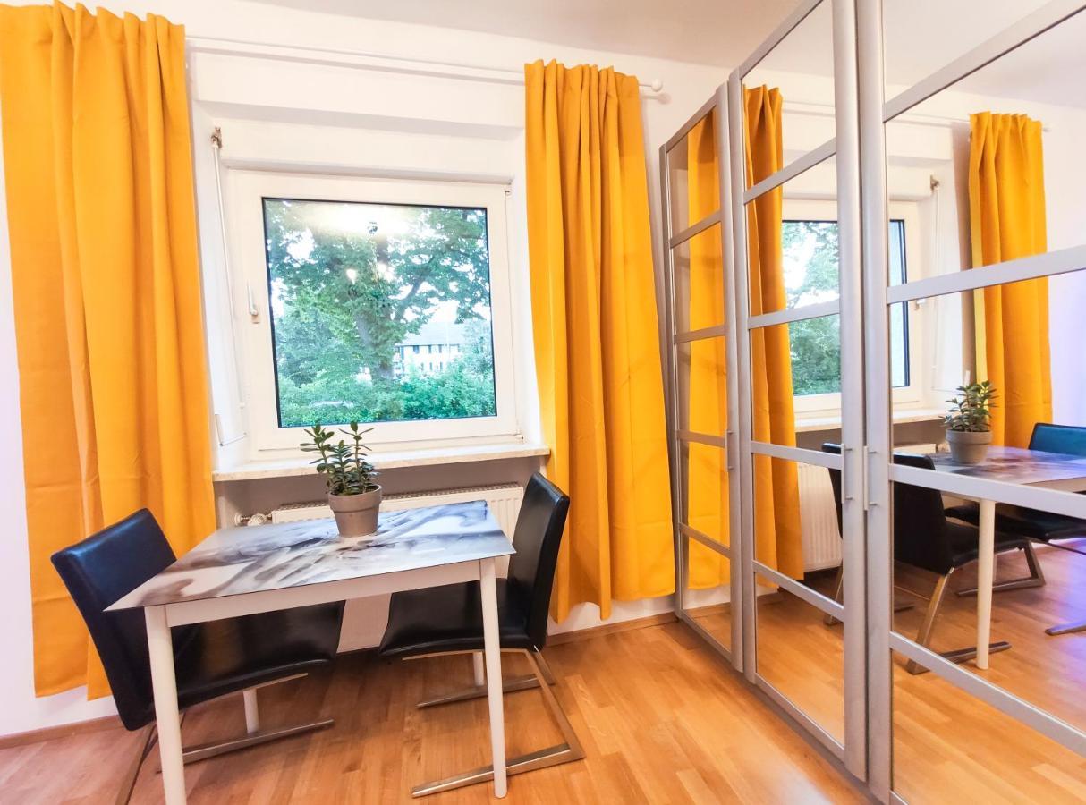Modernes Zimmer Am Park Mit Garten, Huehner & Enten München Eksteriør bilde