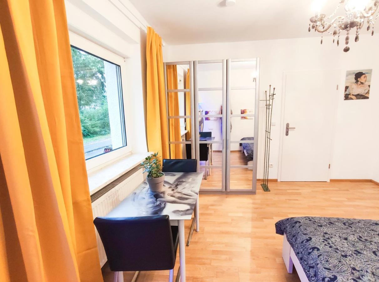 Modernes Zimmer Am Park Mit Garten, Huehner & Enten München Eksteriør bilde