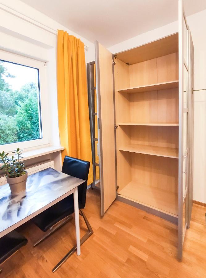 Modernes Zimmer Am Park Mit Garten, Huehner & Enten München Eksteriør bilde