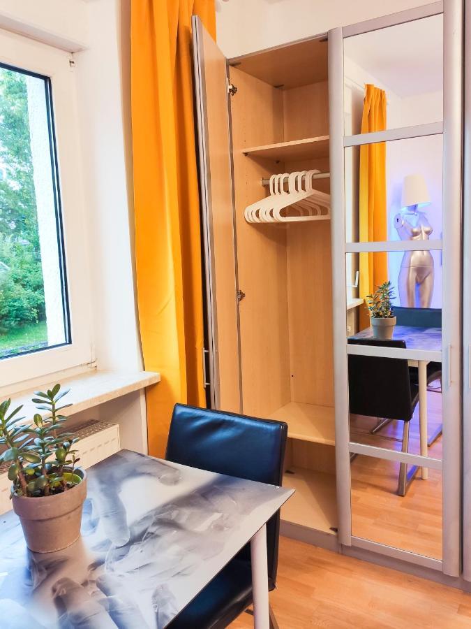 Modernes Zimmer Am Park Mit Garten, Huehner & Enten München Eksteriør bilde